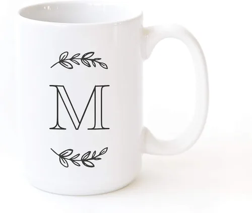Vista 24 de The Cotton & Canvas Co. Manhattan Wreath - Taza de café personalizada con monograma inicial con letra A, taza de café de cerámica de porcelana. Para