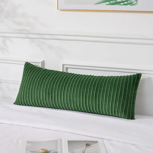 Vista 157 de UGASA - Fundas de almohada decorativas de terciopelo suave y sólidas de Navidad para sala de estar/sofá, 16 x 16 pulgadas, 2 unidades, color burdeos