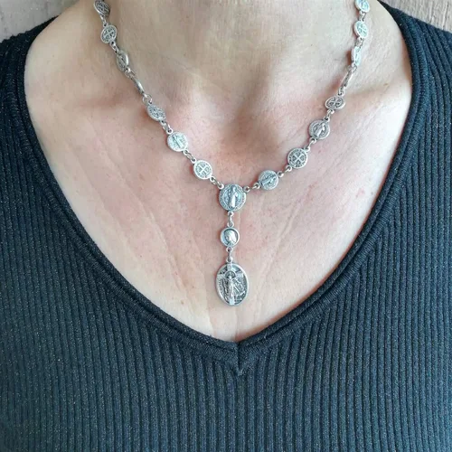 Vista 5 de Collar con rosario, medallas de San Miguel y San Benito, collar católico para hombres, mujeres y niños, regalo religioso