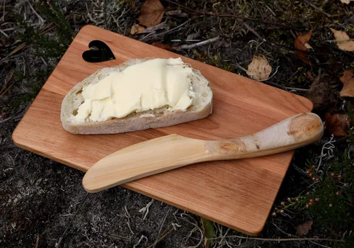 Vista 2 de Saaremaa Nordic Art Store - Cuchillo de mantequilla de madera de enebro hecho a mano con mango de mosaico