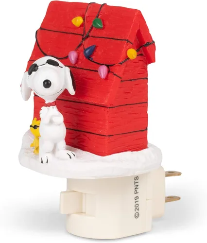 Vista 4 de Peanuts - Casa de perro de Navidad con luz nocturna fresca de Snoopy Joe de 4.25 pulgadas de alto