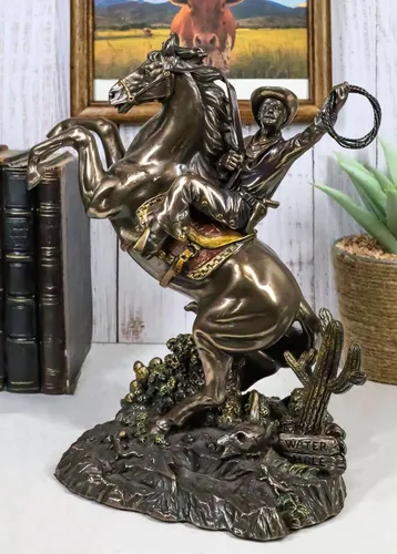 Vista 3 de Ebros Gift Western Desert Giddy Up Rodeo Cowboy en cría de caballo con lazo Figurita Viejo Mundo Wild West Cowboys Estatua de acento de temática