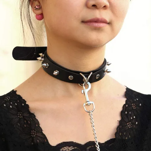 Vista 4 de Daimay Gargantilla gótica de cuero con círculo, collar de PU punk rock, tamaño ajustable con cadena de tracción, color negro con remache, Metal