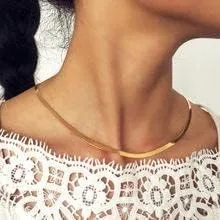Vista 2 de JoycuFF Collar de oro para mujer, delicado collar de gargantilla en capas para mujer, caja de clip de serpiente, cuerda Figaro, collar de cadena