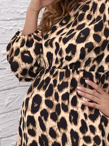Vista 7 de MakeMeChic Camisas de maternidad para mujer, blusa peplum de manga larga con estampado de leopardo