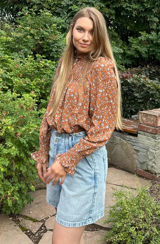 Vista 5 de HOTOUCH Blusas de manga larga para mujer, estilo bohemio, estampado floral, estilo casual, cuello en V, plisadas, con cordón ajustable