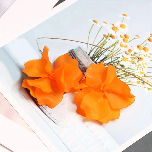 Vista 9 de Aretes bohemios de resina con pétalos de rosa, aretes largos de acrílico escalonados, aretes de borla floral exagerados para mujeres y niñas