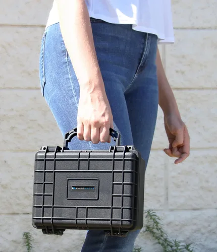Vista 5 de CASEMATIX Funda rígida impermeable de 9" con espuma personalizable para electrónica portátil, herramientas y accesorios - Estuche de plástico