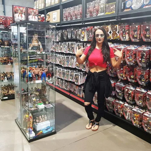 Vista 4 de Funko Pop Avengers 289 Thanos Rojo Cromo (sin Pegatina)