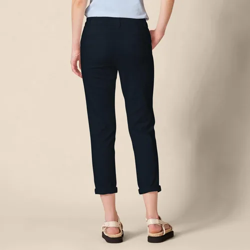 Vista 3 de Tienda Essentials - Pantalones caqui de tiro medio, ajustados y elásticos, tobilleros y con pierna cónica para mujer (disponibles en tallas grandes)