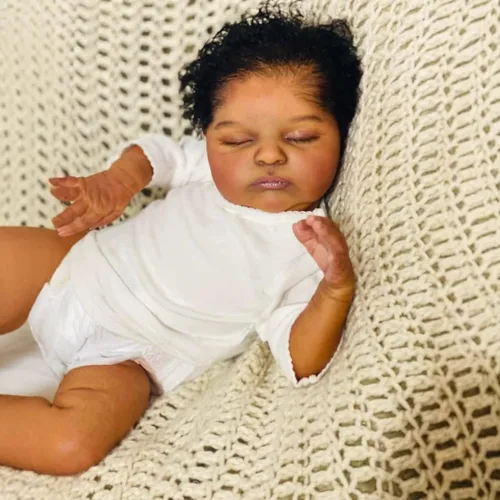 Vista 5 de Muñecas de bebé Reborn negras realistas de 19 pulgadas, de vinilo suave, realista, cuerpo pesado, cuerpo pesado, muñeca afroamericana con pelo