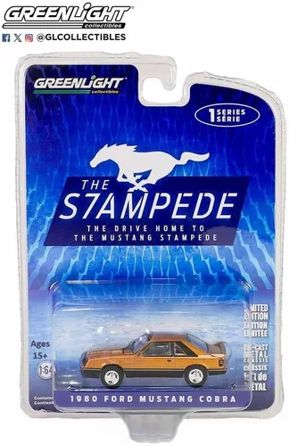 Vista 2 de Collectibles Greenlight 13340-F The Drive Home to The Mustang Stampede Series 1-1980 Fox Body Mustang Cobra - Gamuza oscura escala 1/64 Diecas