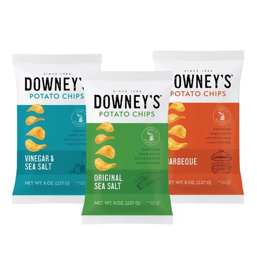 Vista 3 de Downey's Papas fritas, papas fritas cocidas en hervidor, aperitivo hecho a mano, lote pequeño, ligero y crujiente, sin gluten, hecho en Michigan