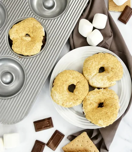 Vista 5 de USA Pan Bakeware Aluminized Steel Donut Pan, 6-Well