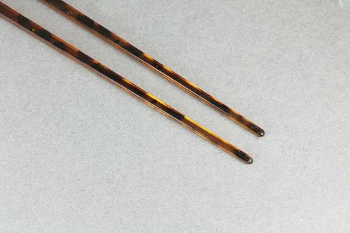 Vista 4 de Palillos de plástico marrón para cortar el cabello, accesorios de cristales, pasadores de 7.5 pulgadas de largo, juego de 2 accesorios
