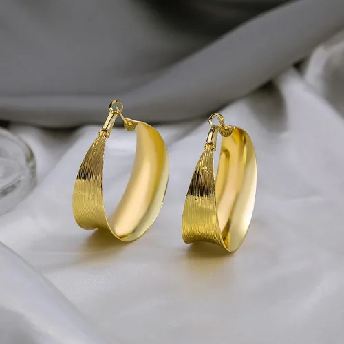 Vista 7 de Aretes de Aro Gruesos de Oro para Mujeres Exagerados Grandes Anchos Post Gruesos Aretes de Aro Minimalistas Pulidos 80MM Aretes de Declaración