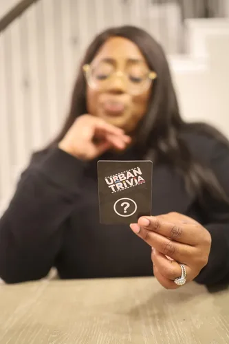 Vista 6 de Urban Trivia Game - ¡Juego de cartas para la cultura! TV, películas, música, deportes y experiencias de la comunidad afroamericana. Ideal