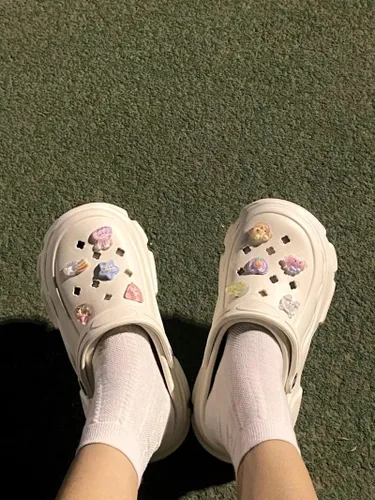 Vista 4 de dijes de cocodrilo para niñas, dijes brillantes para cocodrilo