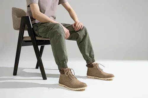 Vista 3 de Vostey Botas de senderismo impermeables para hombre, botas chukka casuales para hombres
