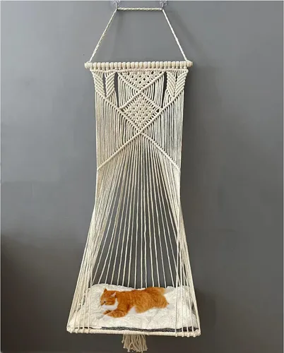 Vista 6 de Hamaca colgante de macramé para gatos de interior, cama bohemia para dormir, jugar, escalar y descansar (beige)