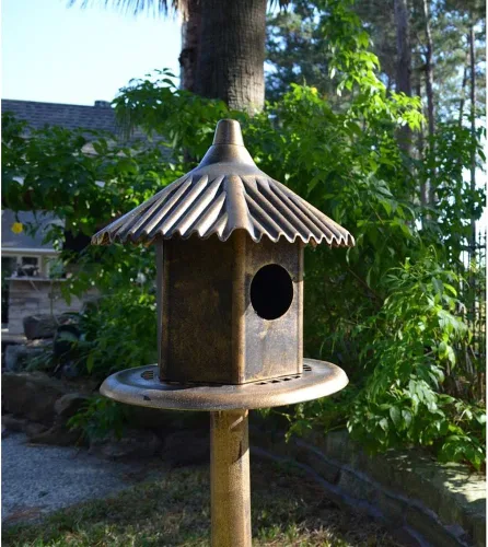 Vista 9 de Westcharm Classic Heights - Elegante casa para pájaros silvestres con techo abovedado y base de pedestal, acabado de bronce antiguo, casa de pájaros