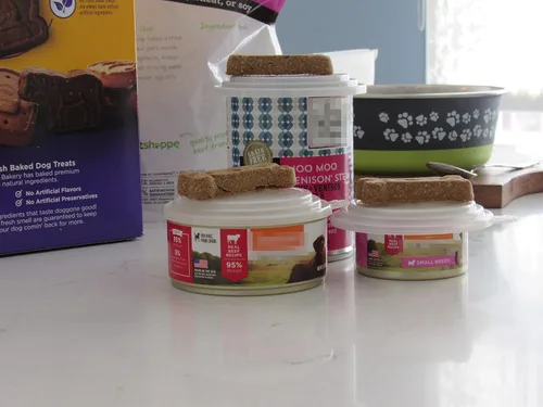 Vista 2 de Smarter-Seal, Cubiertas para latas de comida para mascotas, tapas universales para latas, paquete de 4, color transparente, para comida de perros