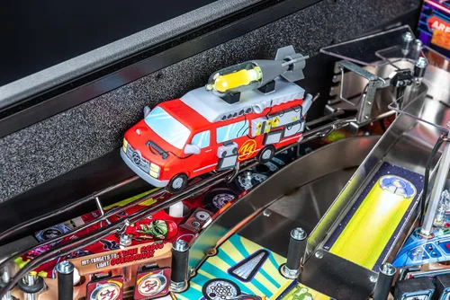 Vista 39 de Stern Pinball Foo Fighters con Insider Connected, Premium Edition Arcade Pinball Machine