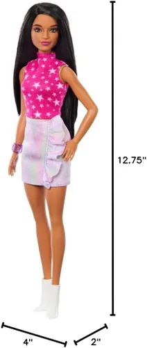 Vista 7 de Muñeca Barbie Fashionistas #215 con pelo liso negro, top estampado de estrellas rosas y falda iridiscente, juguete coleccionable del 65 aniversario