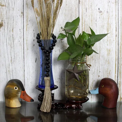 Vista 4 de CVHOMEDECO. Guirnalda de cuentas de madera con borlas, 3 piezas de cuentas rústicas de madera rústica para oración para colgar en la pared para Negro