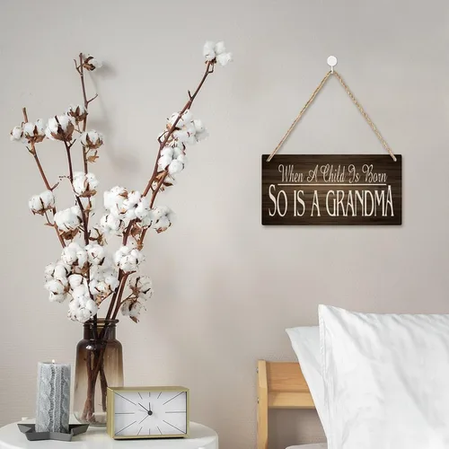 Vista 5 de Letrero colgante de madera con texto en inglés «When A Child Is Born, So Is A Grande», decoración de puerta colgante de madera rústica para puerta
