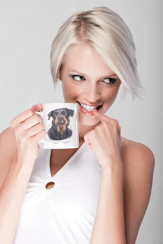 Vista 2 de Divertida taza de café Rottweiler – Taza de café de cerámica para perros – Regalo perfecto para los amantes de los perros – Bonita decoración