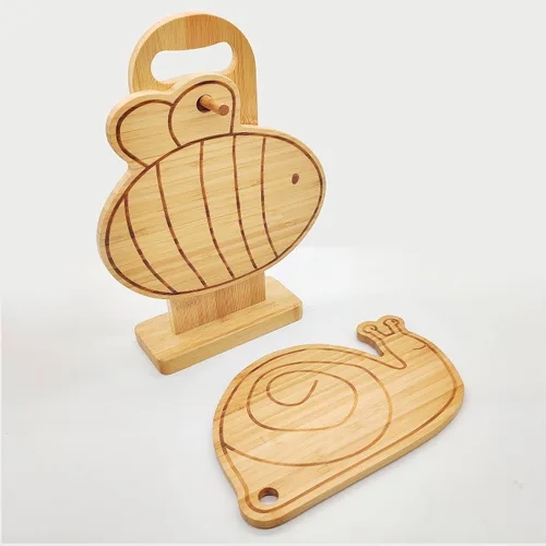 Vista 4 de Youkoo Juego de tabla de cortar de bambú pequeña, mini tabla de cortar de madera de frutas, tabla de queso con forma de caracol y abeja