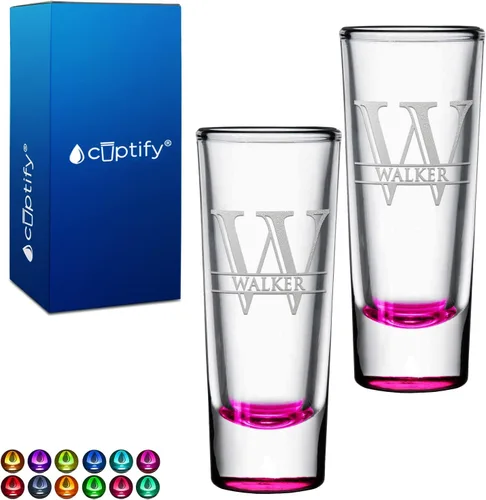 Vista 47 de Vaso de chupito personalizado con fondo negro personalizado de 2 oz, vasos de chupito cordiales con inicial y nombre en script dividido