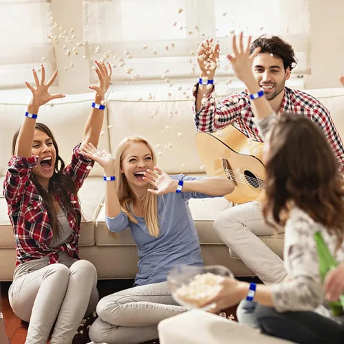 Vista 5 de OUCHAN Pulseras holográficas de plástico para fiestas, color azul, paquete de 500 pulseras de vinilo para eventos, clubes, reuniones de música