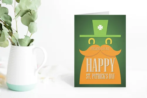 Vista 4 de Stonehouse Collection Surtido de tarjetas de felicitación del día de San Patricio, tarjetas irlandesas de la suerte, trébol, duende, decoraciones