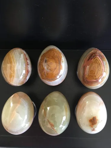 Vista 7 de Ónix natural con bandas de arco iris de 2.5 pulgadas, forma de huevo, piedra de cristal curativo, mineral