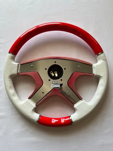 Vista 6 de Raptor Volante de madera roja y cuero blanco de 15