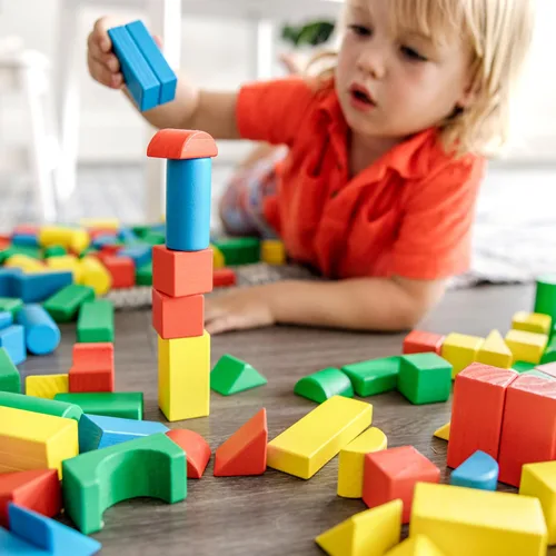 Vista 5 de Melissa & Doug Juego de bloques de construcción de madera, 200 bloques en 4 colores y 9 formas
