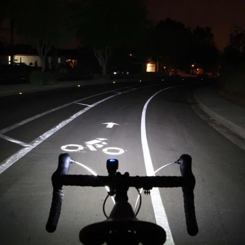 Vista 4 de NiteRider Lumina Micro 900 Luz delantera para bicicleta Vmax+ 150 Luz trasera para bicicleta Paquete combinado - USB recargable faro LED luz