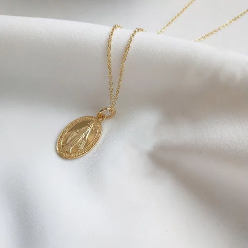 Vista 2 de Colgante de plata de ley 925 con diseño de Virgen María Cristiana y chapado en oro