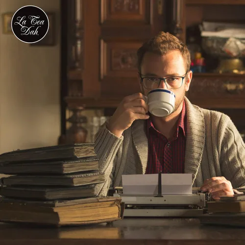 Vista 9 de Noveltea Cesta de regalo de té literario de La Tea Dah, 5 tés gourmet, agitador de miel y diario, regalos para escritores y lectores, juego