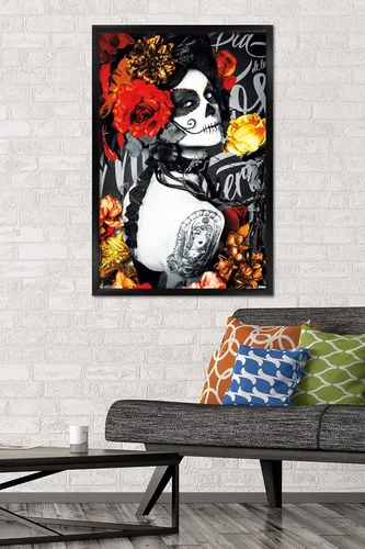 Vista 2 de Trends International Día De Los Muertos - Póster de pared de tatuaje, 22.375 x 34 pulgadas, versión enmarcada en negro Versión con marco negro