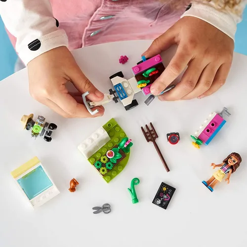 Vista 6 de LEGO Friends Olivia's Flower Garden 41425 Juguete de construcción para niños; este jardín de juegos viene con 2 figuras construibles, Friends Olivia
