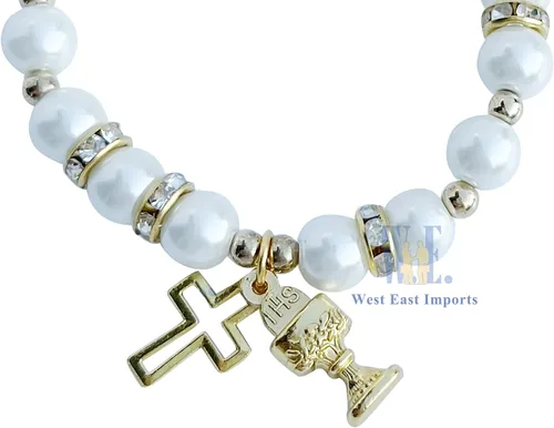Vista 6 de 12 pulseras de perlas elásticas para la primera comunión con cáliz de metal dorado y dijes de cruzrecuerdos para la primera comunión