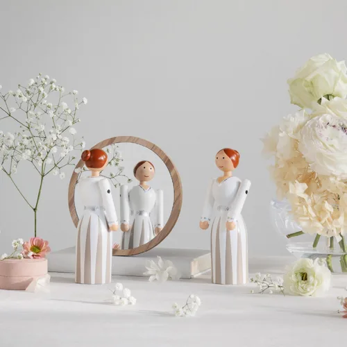 Vista 5 de Kay Bojesen Figura de madera de novia Haya FSC pintada 6.7 pulgadas