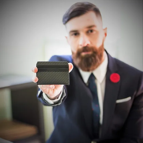 Vista 3 de COLDFIRE Protector táctico de cuero delgado para tarjetas de crédito, fibra de carbono auténtica y piel K, bloqueo RFID, elegante cartera