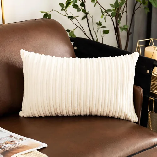 Vista 153 de UGASA - Fundas de almohada decorativas de terciopelo suave y sólidas de Navidad para sala de estar/sofá, 16 x 16 pulgadas, 2 unidades, color burdeos
