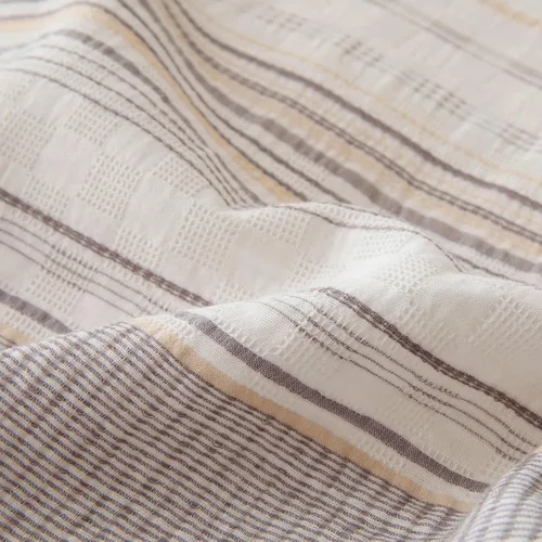 Vista 6 de Amazon Basics - Juego de edredón de 2 piezas, edredón de microfibra jacquard y funda de almohada, ropa de cama para todas las estaciones, Beige a