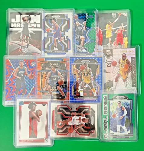 Vista 4 de Paquete de Tarjetas de Básquetbol Calientes - 15 Tarjetas - 5 Novato - Busca Autos - Mem - 1/1 Mem - 1/1