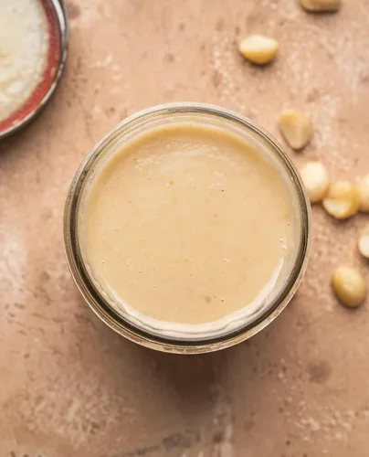 Vista 3 de Yupik Nueces de macadamia, piezas medianas, 2.2 libras (35.2 onzas), sin gluten, kosher, nueces crudas, trozos rotos, sin sal, sin tostar, sin